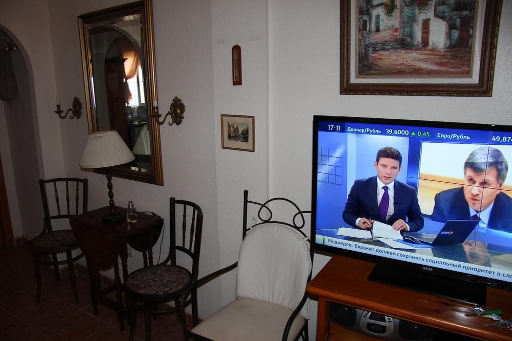 Holiday Home Torre De Pisa Торрев'єха Номер фото