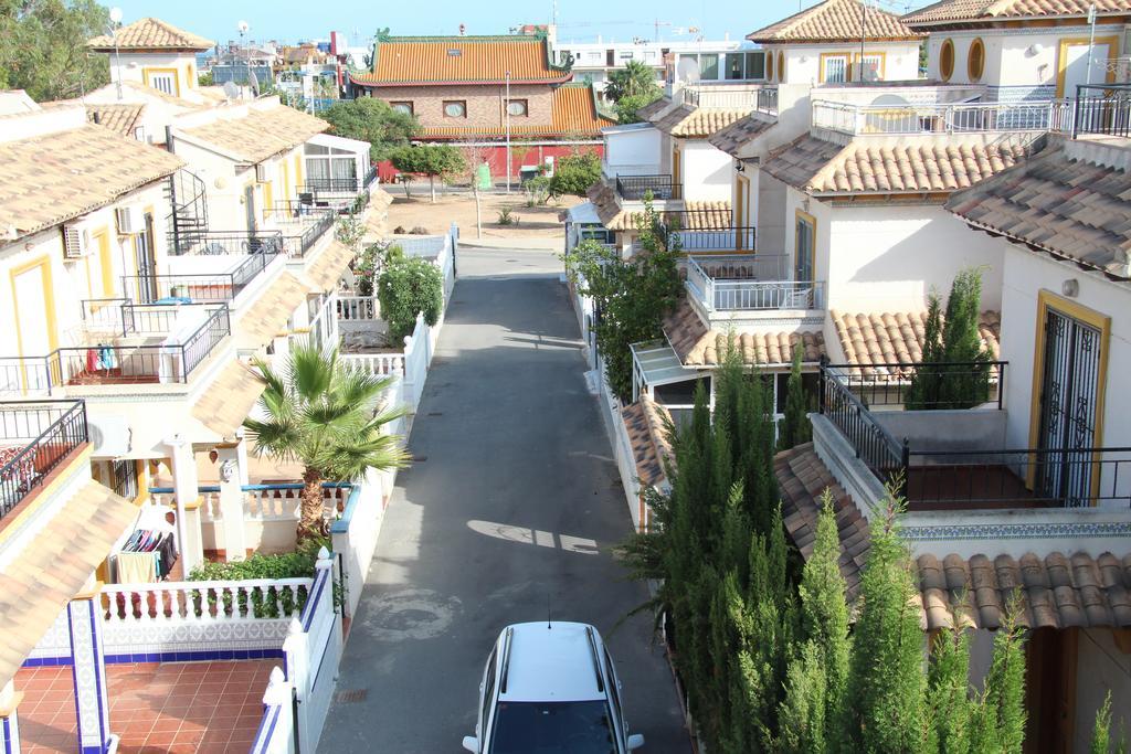 Holiday Home Torre De Pisa Торрев'єха Номер фото